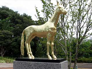 黄金の馬アハルテケ