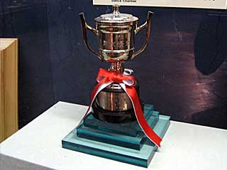 ジャングルポケット日本ダービー優勝カップ