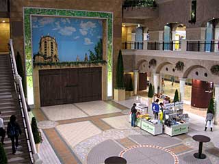 イーストホール