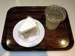 紅茶のシフォンケーキ＆リンゴ酢マンゴーミックスドリンク（ヒットカフェ）
