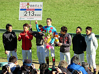 C.ルメールJRA年間最多勝記録更新