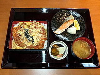 ヒレかつ重&焼き鮭〔とん勝武蔵〕