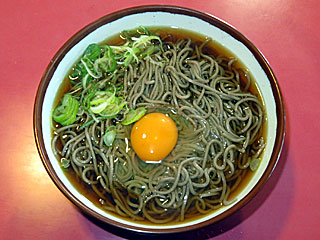 月見そば大盛り〔馬そば深大寺〕