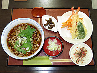 天ぷらそばセット〔ときわ家〕